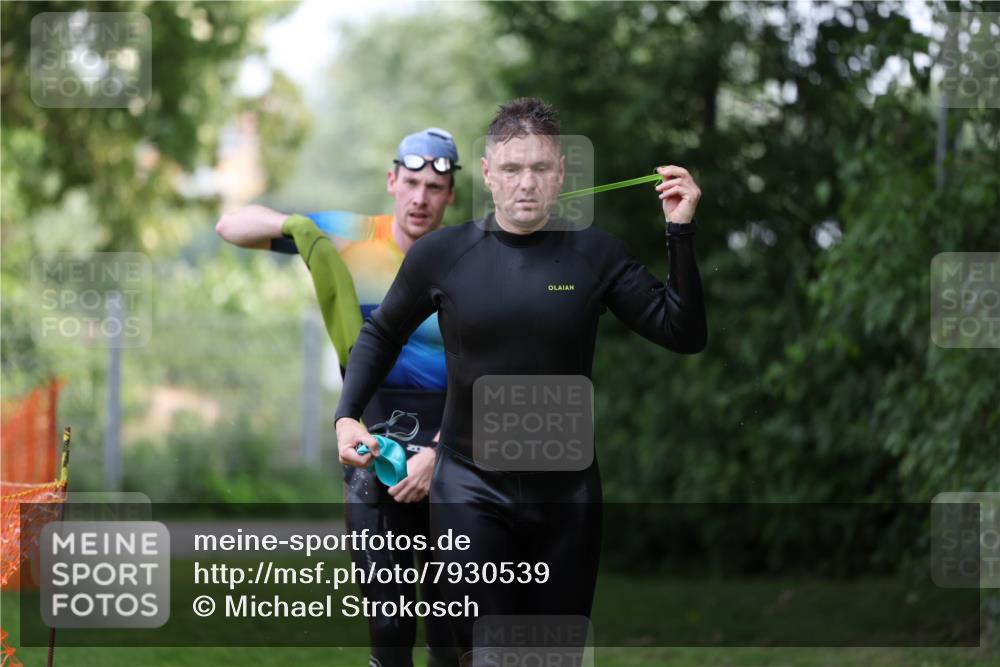 15.06.2025 - 7 Türme Triathlon Michael Strokosch http://msf.ph/oto/7930539 15.06.2025 12:26:28 Schwimmen 398, 456, 516, 600 meine-sportfotos.de