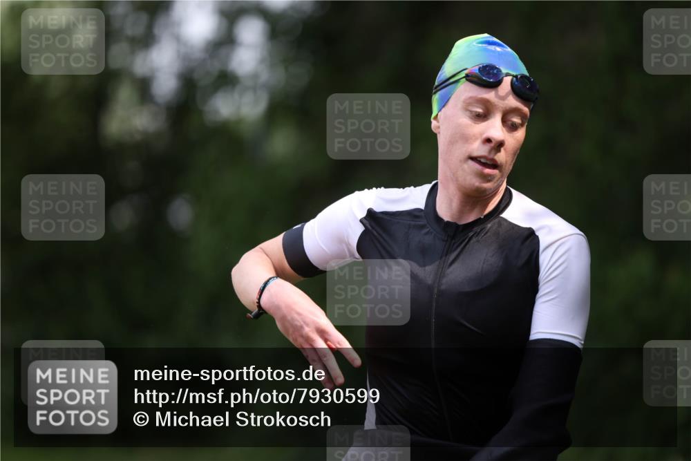 15.06.2025 - 7 Türme Triathlon Michael Strokosch http://msf.ph/oto/7930599 15.06.2025 12:27:07 Schwimmen 524, 553, 563, 572 meine-sportfotos.de
