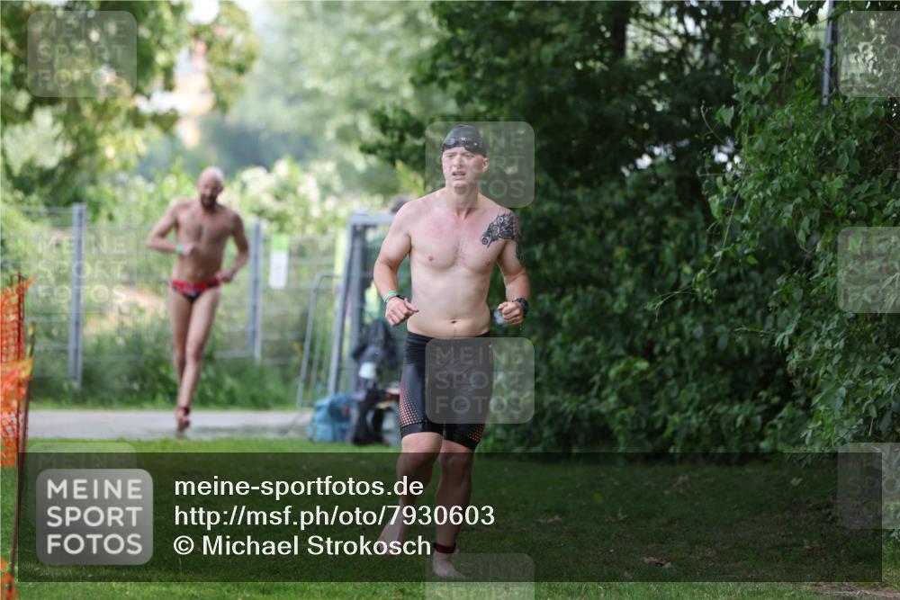 15.06.2025 - 7 Türme Triathlon Michael Strokosch http://msf.ph/oto/7930603 15.06.2025 12:27:09 Schwimmen 524, 553, 563, 572 meine-sportfotos.de