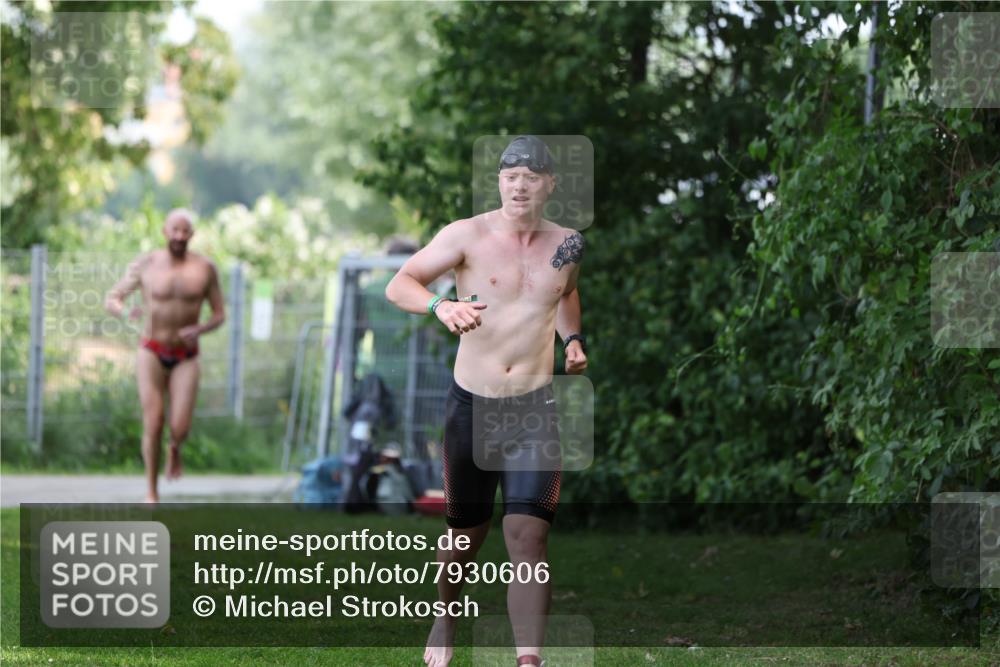 15.06.2025 - 7 Türme Triathlon Michael Strokosch http://msf.ph/oto/7930606 15.06.2025 12:27:09 Schwimmen 524, 553, 563, 572 meine-sportfotos.de