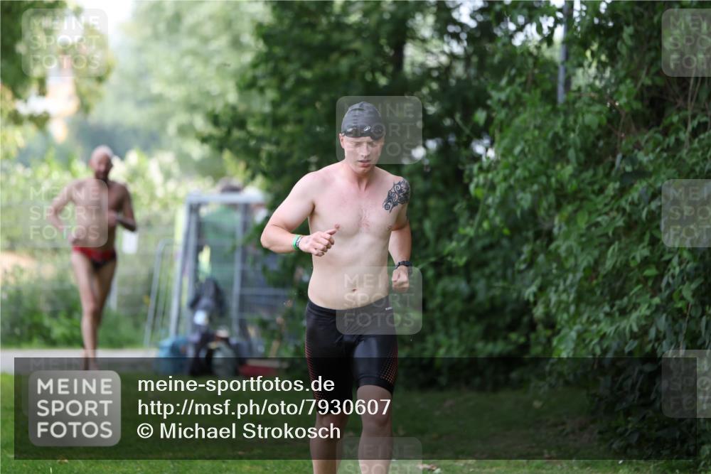 15.06.2025 - 7 Türme Triathlon Michael Strokosch http://msf.ph/oto/7930607 15.06.2025 12:27:10 Schwimmen 524, 553, 563, 572 meine-sportfotos.de