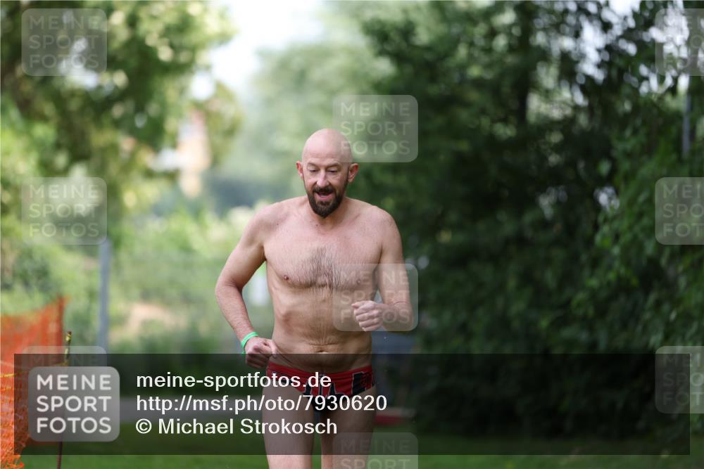 15.06.2025 - 7 Türme Triathlon Michael Strokosch http://msf.ph/oto/7930620 15.06.2025 12:27:15 Schwimmen 524, 553, 563, 572, 589, 642 meine-sportfotos.de