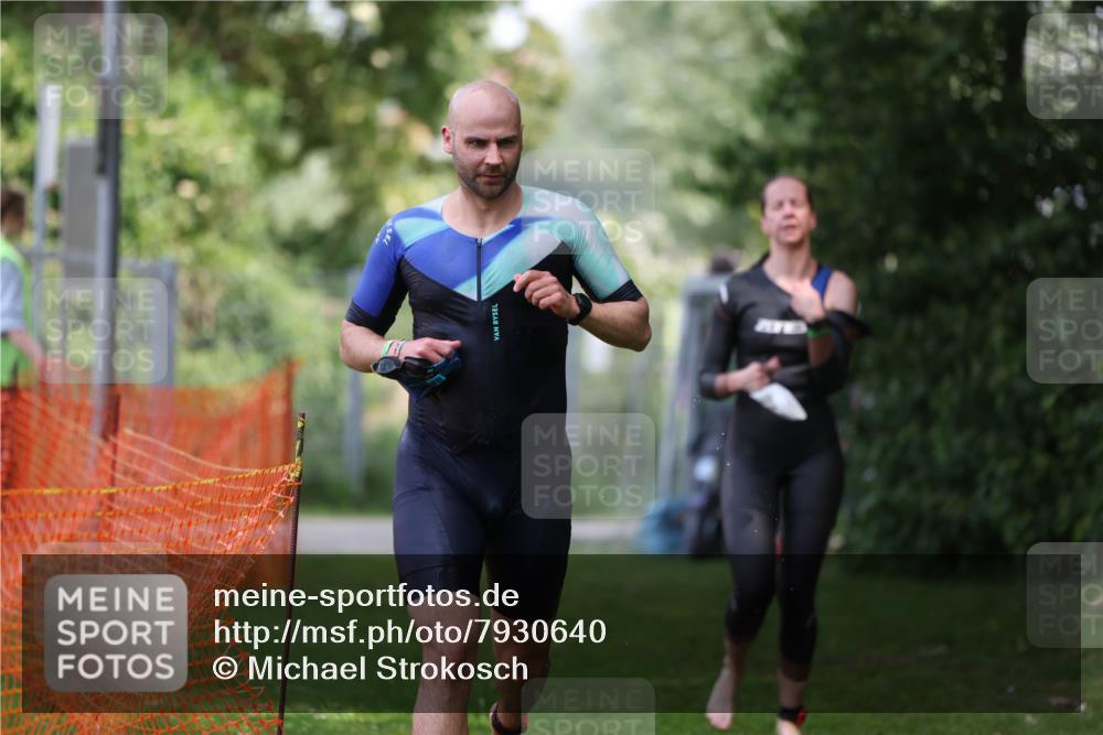 15.06.2025 - 7 Türme Triathlon Michael Strokosch http://msf.ph/oto/7930640 15.06.2025 12:27:30 Schwimmen 589, 617, 642 meine-sportfotos.de