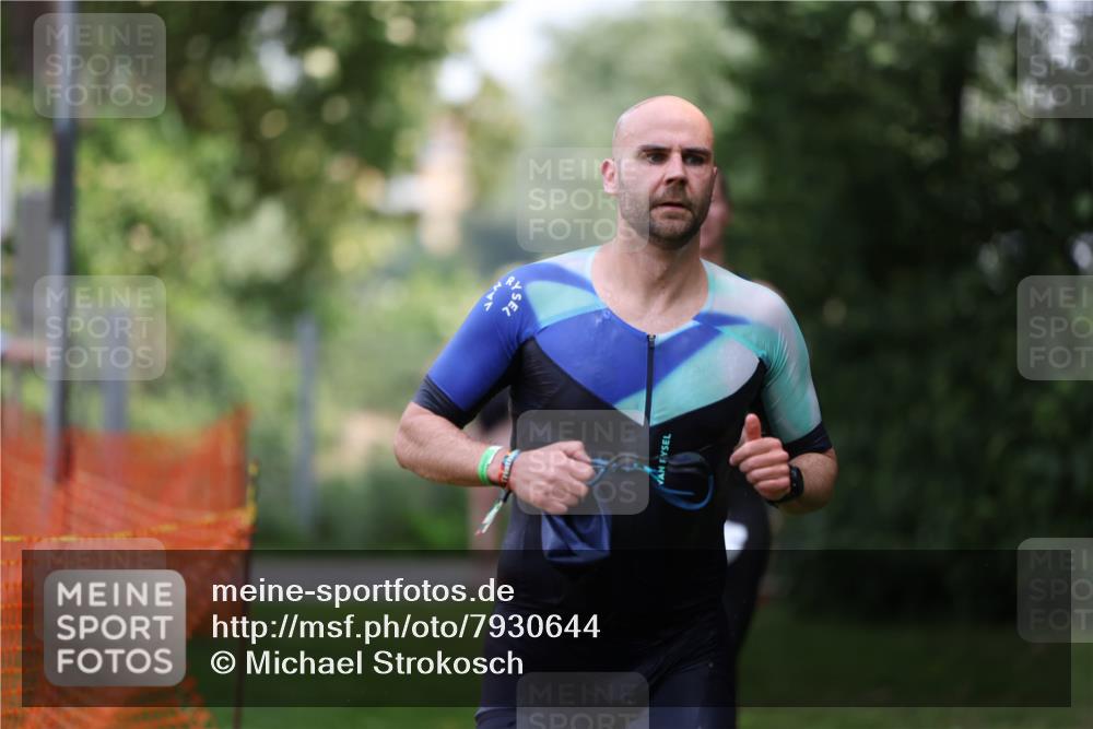15.06.2025 - 7 Türme Triathlon Michael Strokosch http://msf.ph/oto/7930644 15.06.2025 12:27:31 Schwimmen 589, 617, 642 meine-sportfotos.de