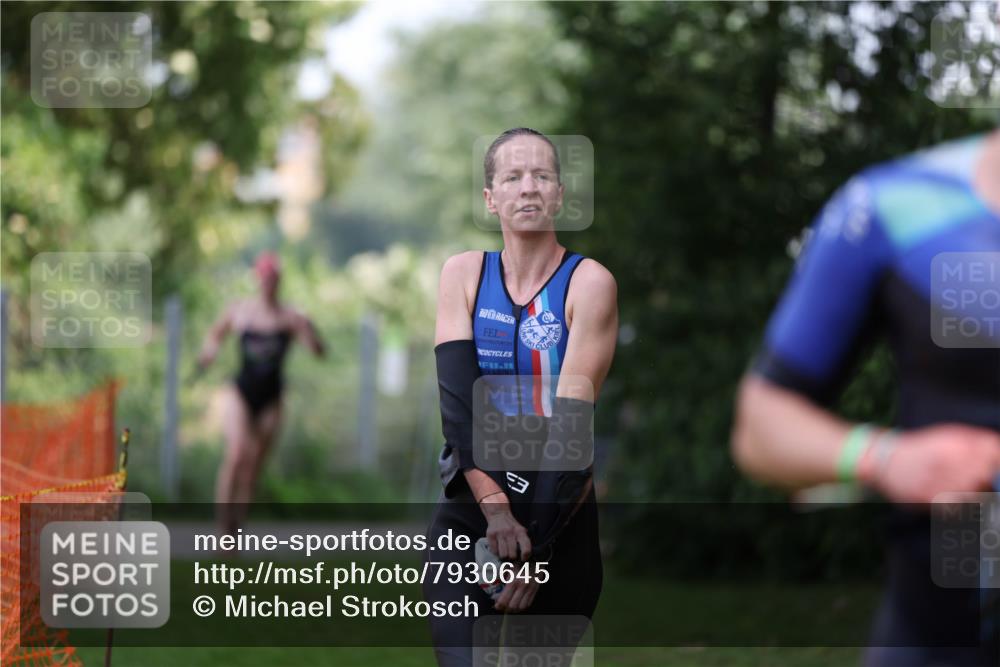 15.06.2025 - 7 Türme Triathlon Michael Strokosch http://msf.ph/oto/7930645 15.06.2025 12:27:32 Schwimmen 525, 589, 617, 642 meine-sportfotos.de