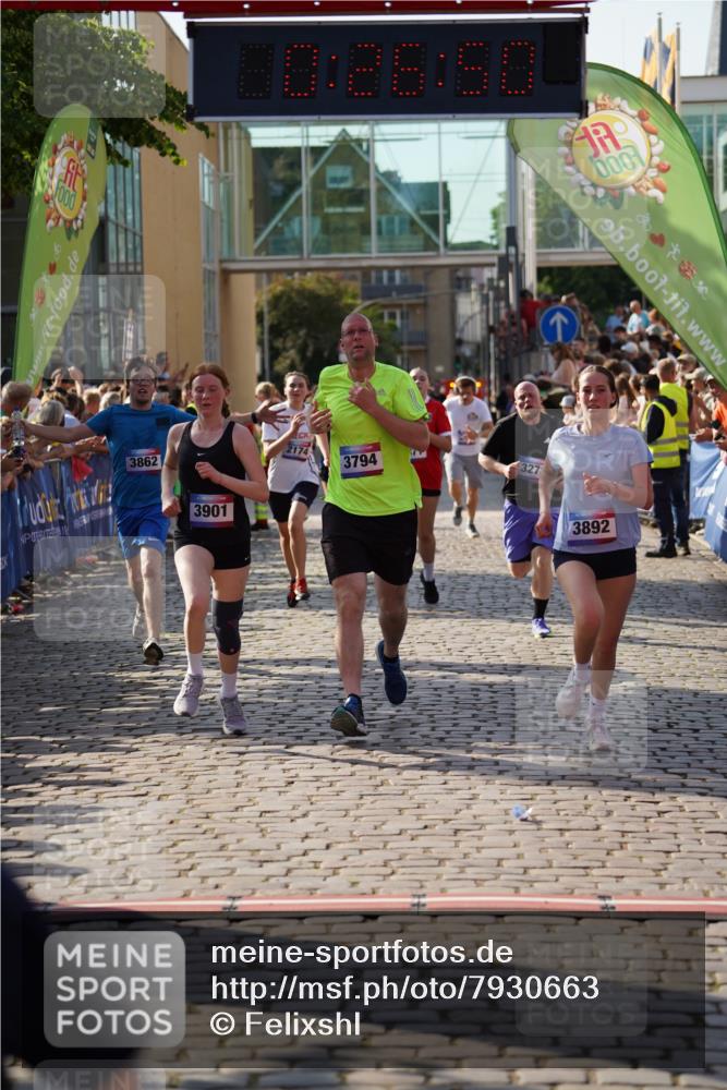 13.06.2025 - Holstenköstenlauf Felixshl http://msf.ph/oto/7930663 13.06.2025 17:56:52 Laufen 2174, 2244, 2472, 3272, 3744, 3794, 3820, 3862, 3871, 3892, 3901, 3923 meine-sportfotos.de