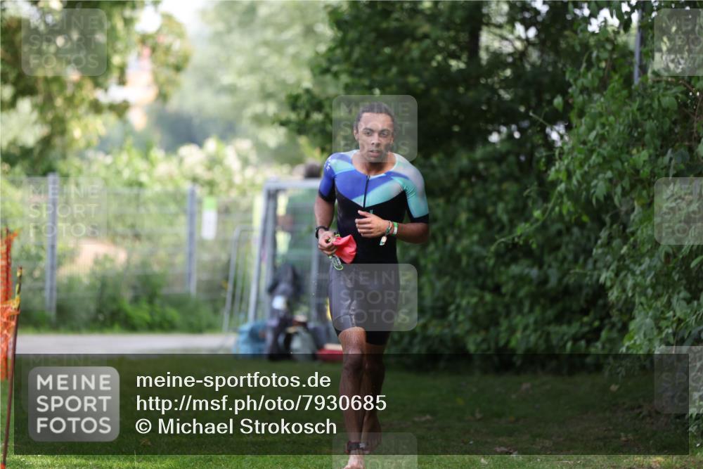 15.06.2025 - 7 Türme Triathlon Michael Strokosch http://msf.ph/oto/7930685 15.06.2025 12:27:54 Schwimmen 509, 525 meine-sportfotos.de