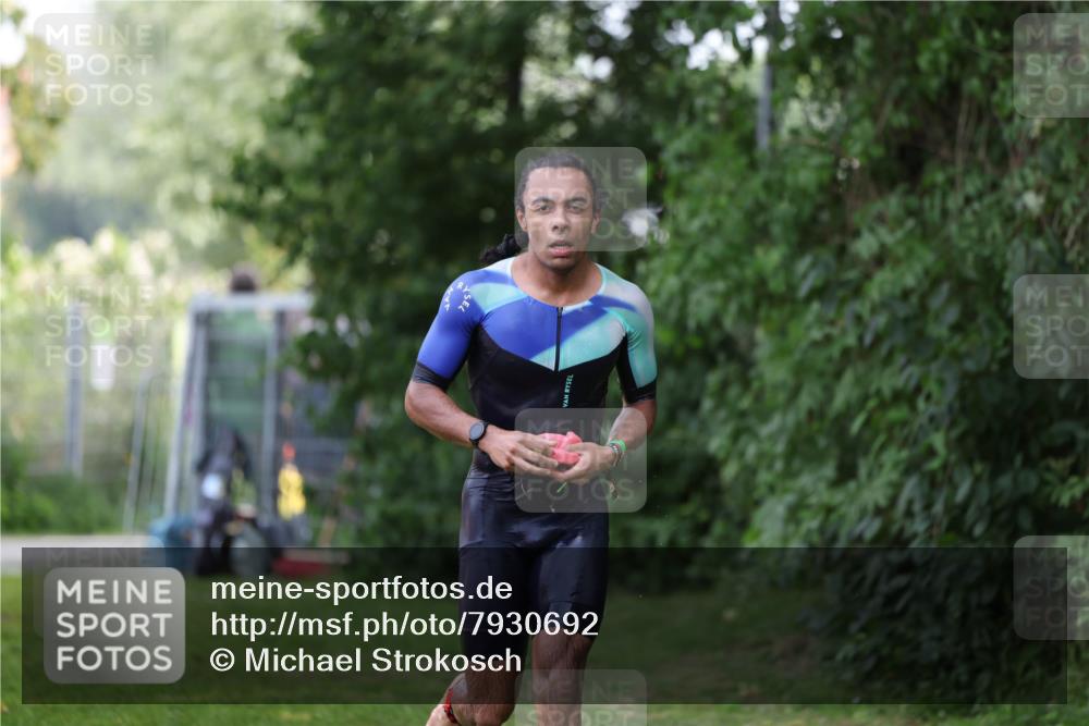 15.06.2025 - 7 Türme Triathlon Michael Strokosch http://msf.ph/oto/7930692 15.06.2025 12:27:55 Schwimmen 509, 525 meine-sportfotos.de