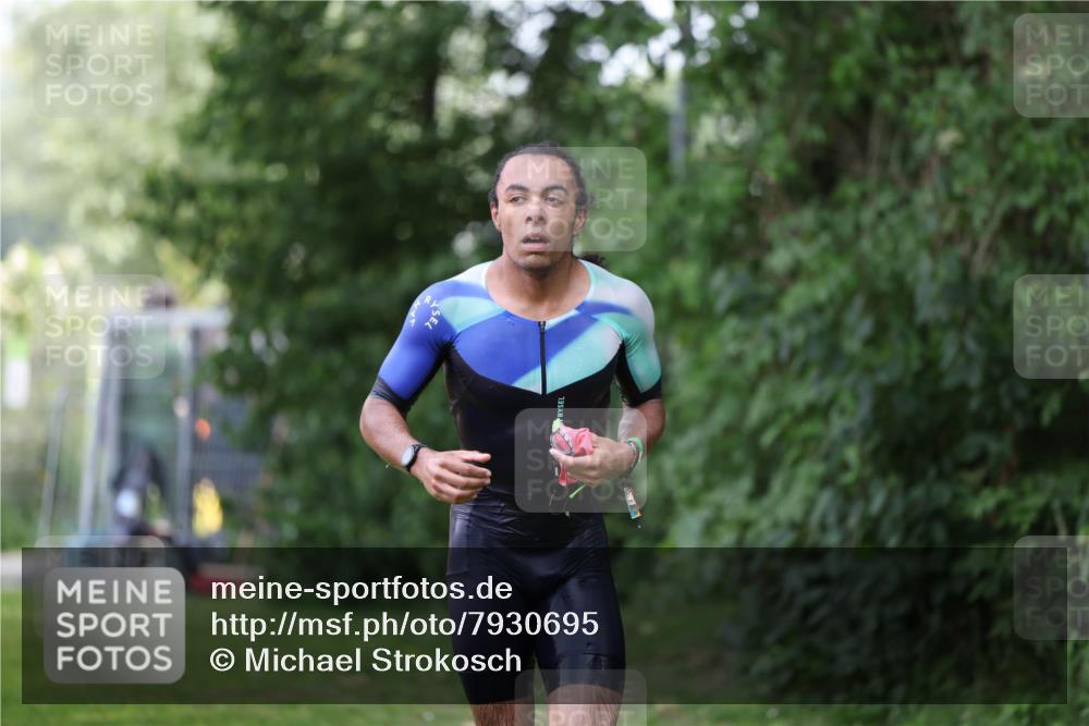 15.06.2025 - 7 Türme Triathlon Michael Strokosch http://msf.ph/oto/7930695 15.06.2025 12:27:55 Schwimmen 509, 525 meine-sportfotos.de