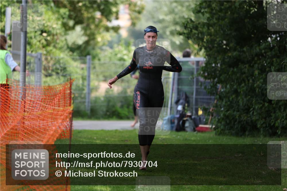 15.06.2025 - 7 Türme Triathlon Michael Strokosch http://msf.ph/oto/7930704 15.06.2025 12:28:28 Schwimmen 421, 564 meine-sportfotos.de