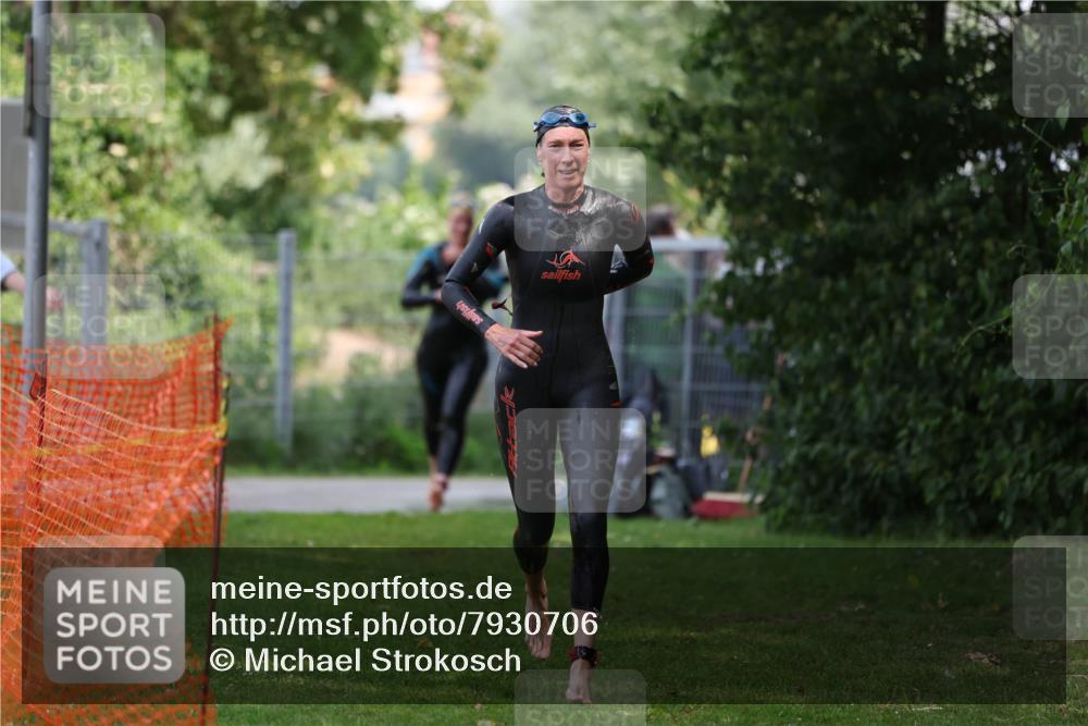 15.06.2025 - 7 Türme Triathlon Michael Strokosch http://msf.ph/oto/7930706 15.06.2025 12:28:29 Schwimmen 421, 564 meine-sportfotos.de
