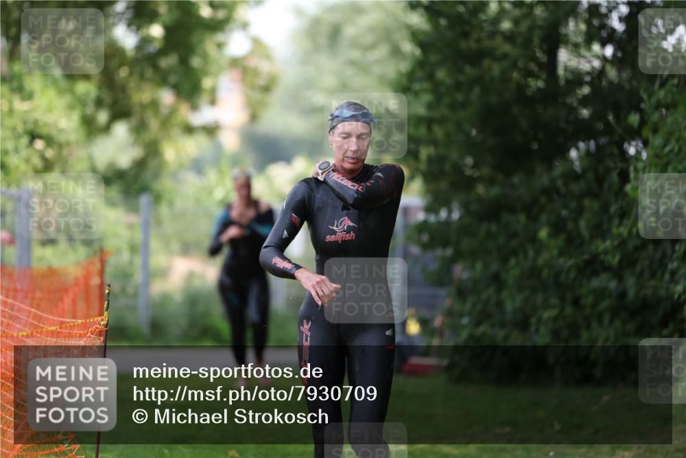 15.06.2025 - 7 Türme Triathlon Michael Strokosch http://msf.ph/oto/7930709 15.06.2025 12:28:30 Schwimmen 421, 564 meine-sportfotos.de