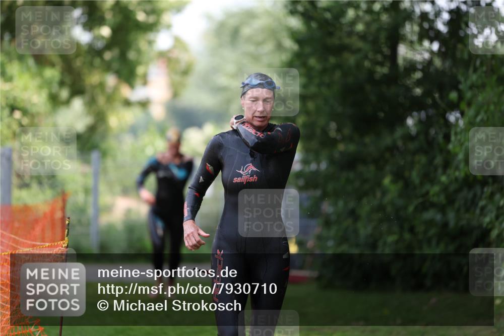 15.06.2025 - 7 Türme Triathlon Michael Strokosch http://msf.ph/oto/7930710 15.06.2025 12:28:30 Schwimmen 421, 564 meine-sportfotos.de