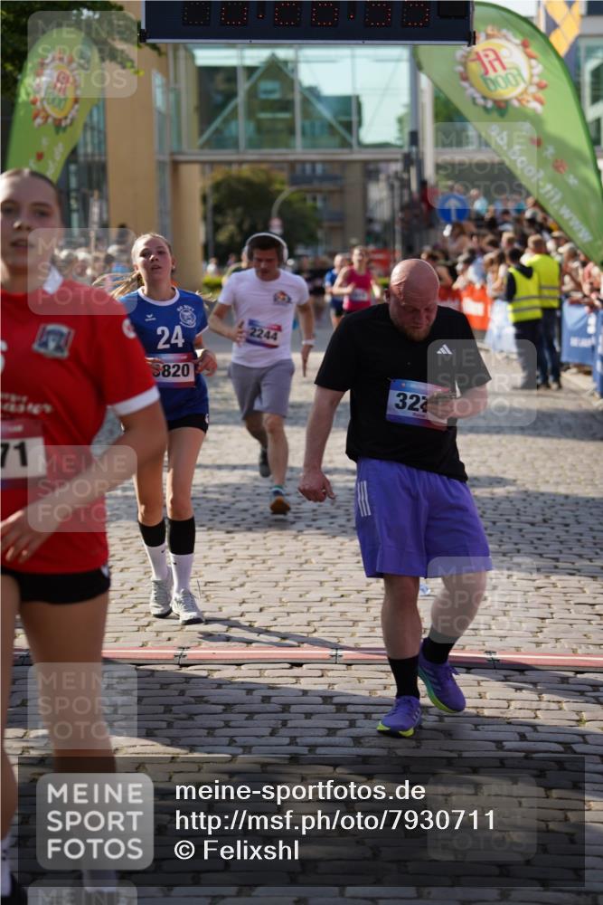 13.06.2025 - Holstenköstenlauf Felixshl http://msf.ph/oto/7930711 13.06.2025 17:56:56 Laufen 2174, 2244, 2472, 2487, 3272, 3629, 3794, 3820, 3862, 3871, 3892, 3901, 3970 meine-sportfotos.de