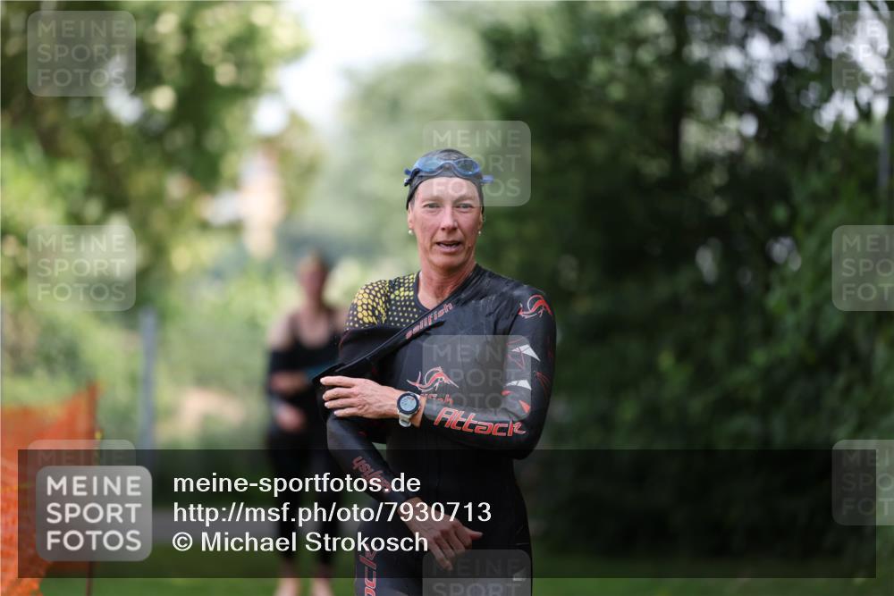 15.06.2025 - 7 Türme Triathlon Michael Strokosch http://msf.ph/oto/7930713 15.06.2025 12:28:31 Schwimmen 421, 564 meine-sportfotos.de