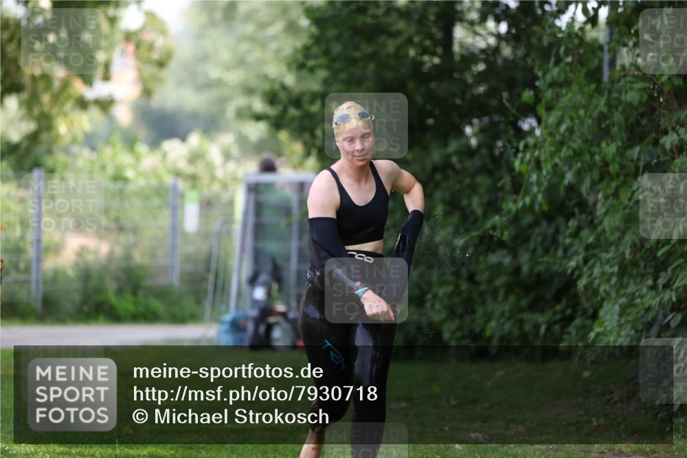 15.06.2025 - 7 Türme Triathlon Michael Strokosch http://msf.ph/oto/7930718 15.06.2025 12:28:33 Schwimmen 421, 564 meine-sportfotos.de