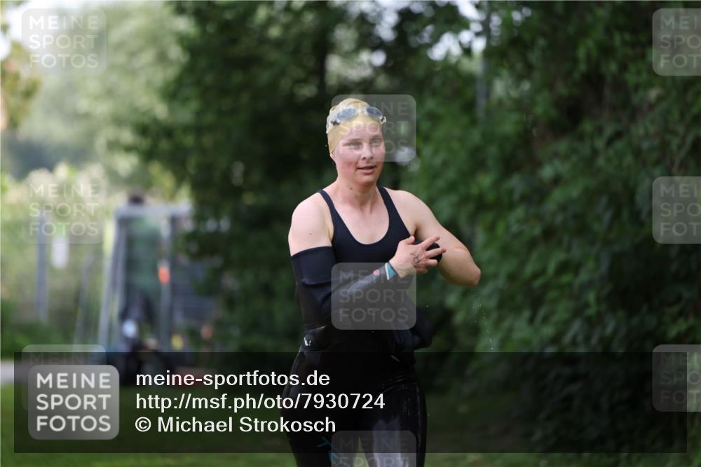 15.06.2025 - 7 Türme Triathlon Michael Strokosch http://msf.ph/oto/7930724 15.06.2025 12:28:34 Schwimmen 421, 564 meine-sportfotos.de