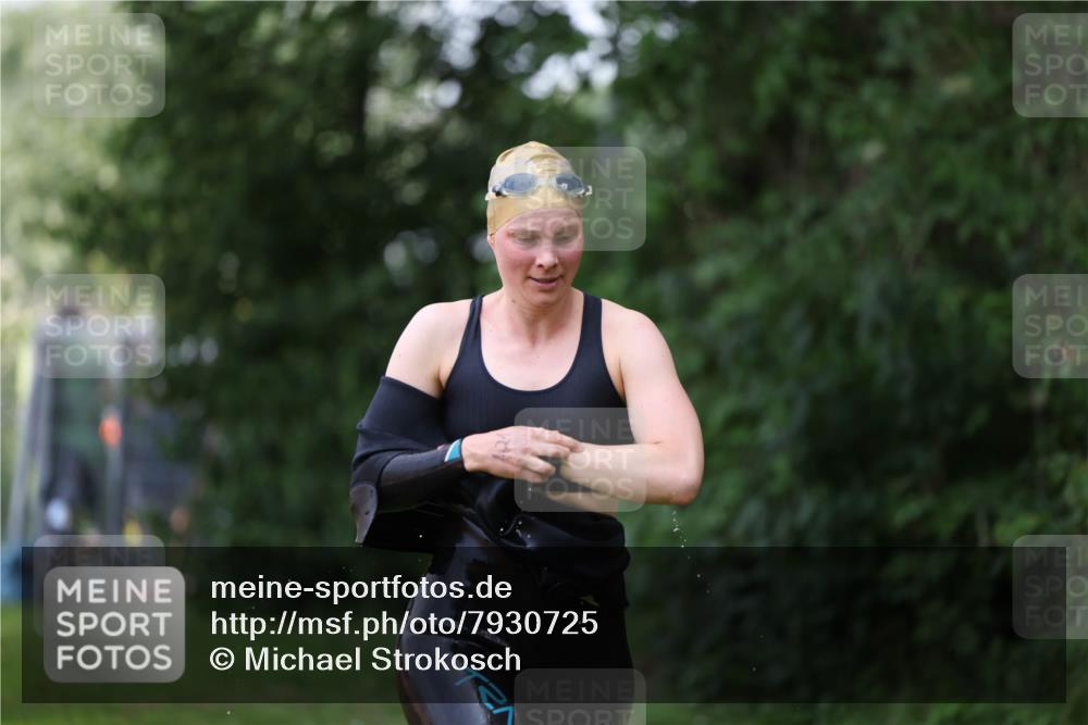 15.06.2025 - 7 Türme Triathlon Michael Strokosch http://msf.ph/oto/7930725 15.06.2025 12:28:35 Schwimmen 421, 552, 564 meine-sportfotos.de
