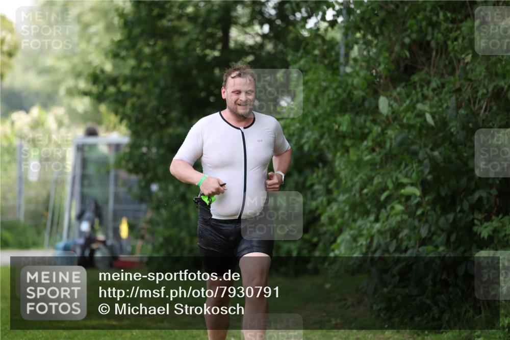 15.06.2025 - 7 Türme Triathlon Michael Strokosch http://msf.ph/oto/7930791 15.06.2025 12:29:18 Schwimmen 427, 502, 640 meine-sportfotos.de
