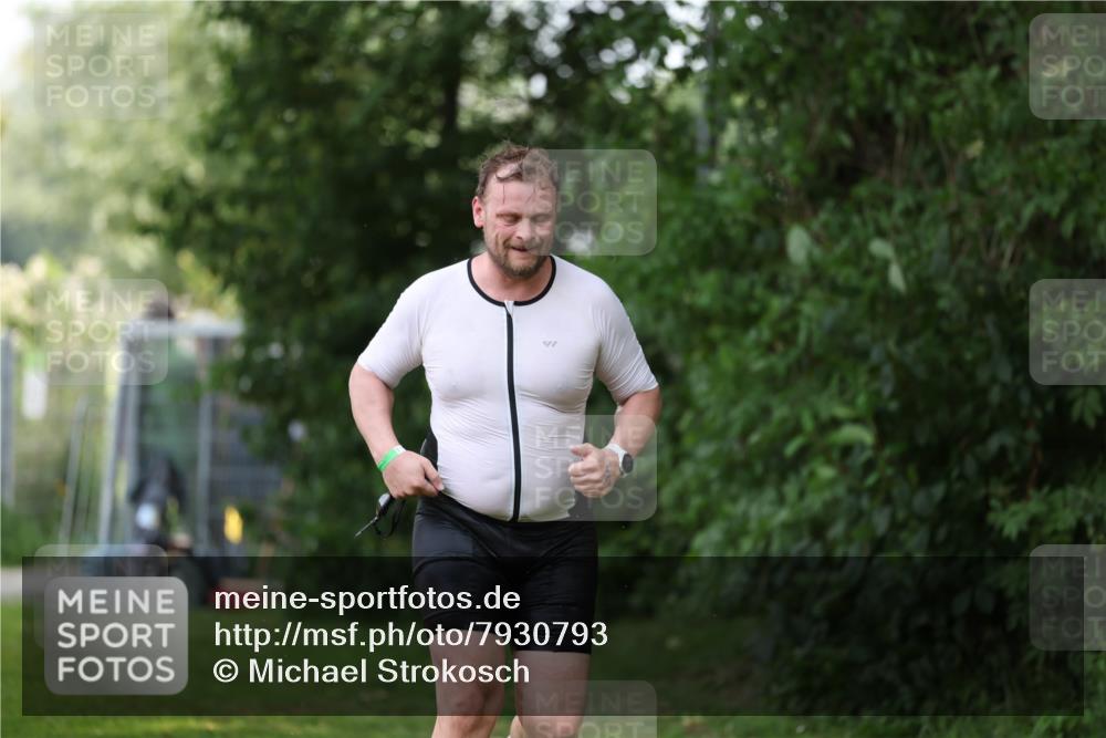 15.06.2025 - 7 Türme Triathlon Michael Strokosch http://msf.ph/oto/7930793 15.06.2025 12:29:18 Schwimmen 427, 502, 640 meine-sportfotos.de