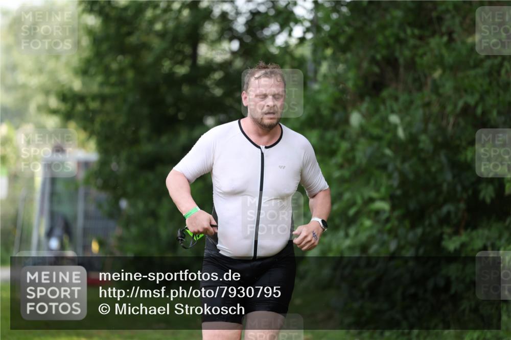 15.06.2025 - 7 Türme Triathlon Michael Strokosch http://msf.ph/oto/7930795 15.06.2025 12:29:18 Schwimmen 427, 502, 640 meine-sportfotos.de