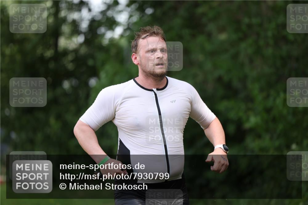15.06.2025 - 7 Türme Triathlon Michael Strokosch http://msf.ph/oto/7930799 15.06.2025 12:29:19 Schwimmen 427, 502, 640 meine-sportfotos.de