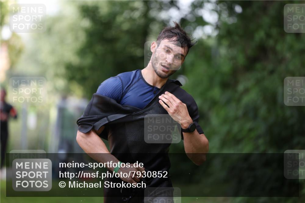 15.06.2025 - 7 Türme Triathlon Michael Strokosch http://msf.ph/oto/7930852 15.06.2025 12:30:23 Schwimmen 464, 522, 544 meine-sportfotos.de