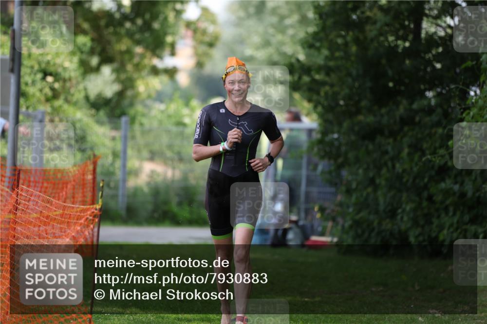 15.06.2025 - 7 Türme Triathlon Michael Strokosch http://msf.ph/oto/7930883 15.06.2025 12:30:59 Schwimmen 383, 670 meine-sportfotos.de