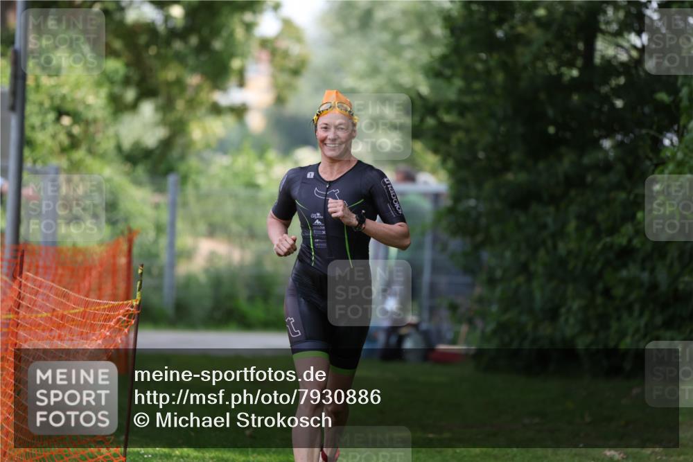 15.06.2025 - 7 Türme Triathlon Michael Strokosch http://msf.ph/oto/7930886 15.06.2025 12:30:59 Schwimmen 383, 670 meine-sportfotos.de