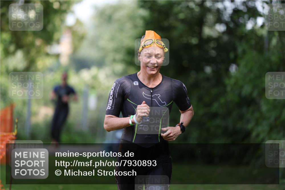 15.06.2025 - 7 Türme Triathlon Michael Strokosch http://msf.ph/oto/7930893 15.06.2025 12:31:01 Schwimmen 383, 670 meine-sportfotos.de