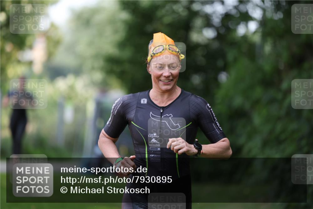 15.06.2025 - 7 Türme Triathlon Michael Strokosch http://msf.ph/oto/7930895 15.06.2025 12:31:01 Schwimmen 383, 670 meine-sportfotos.de
