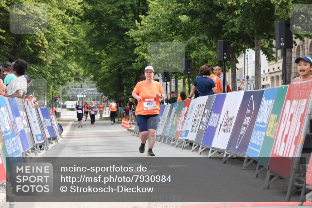15.06.2025 - REWE Women's Run Strokosch-Dieckow http://msf.ph/oto/7930984 15.06.2025 10:27:22 Ziel 10660 meine-sportfotos.de