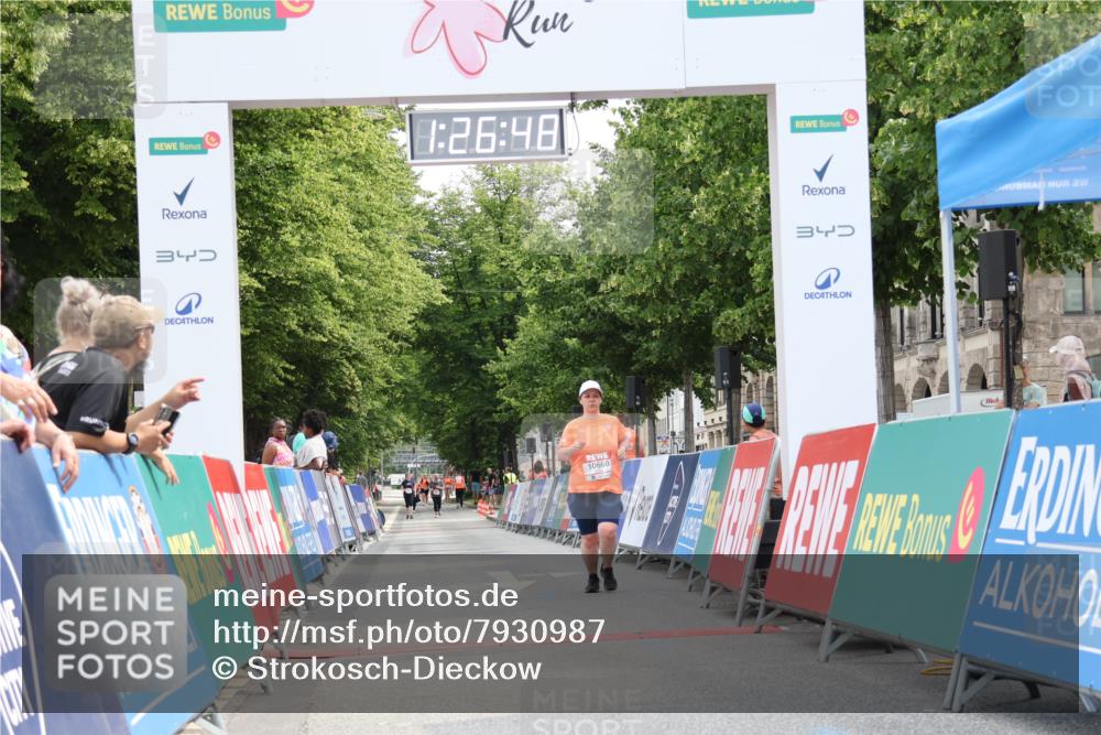 15.06.2025 - REWE Women's Run Strokosch-Dieckow http://msf.ph/oto/7930987 15.06.2025 10:27:26 Ziel 10660 meine-sportfotos.de