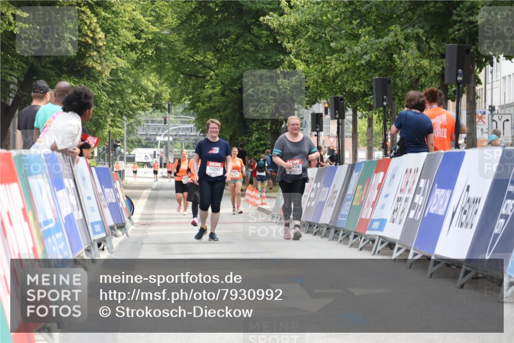 15.06.2025 - REWE Women's Run Strokosch-Dieckow http://msf.ph/oto/7930992 15.06.2025 10:27:51 Ziel  meine-sportfotos.de
