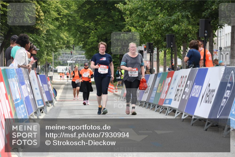 15.06.2025 - REWE Women's Run Strokosch-Dieckow http://msf.ph/oto/7930994 15.06.2025 10:27:56 Ziel  meine-sportfotos.de