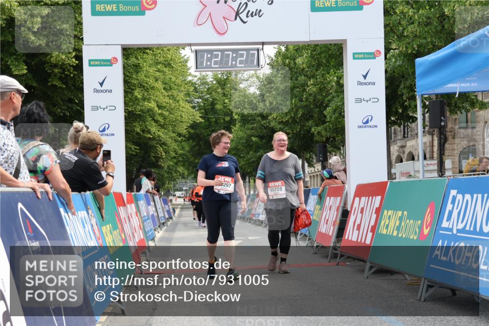 15.06.2025 - REWE Women's Run Strokosch-Dieckow http://msf.ph/oto/7931005 15.06.2025 10:28:06 Ziel 10297, 10728 meine-sportfotos.de