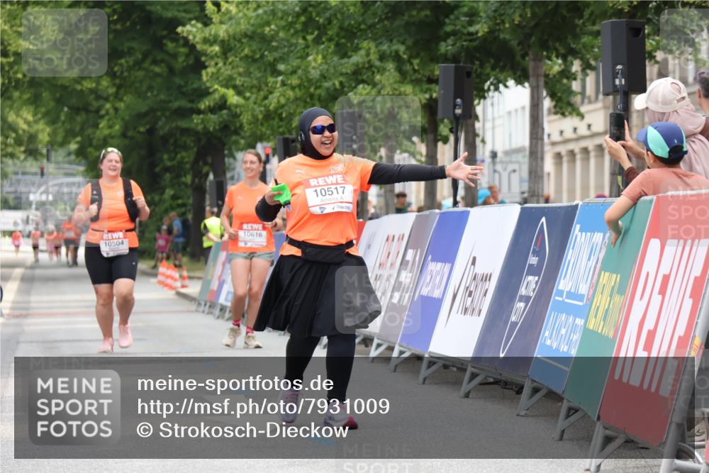 15.06.2025 - REWE Women's Run Strokosch-Dieckow http://msf.ph/oto/7931009 15.06.2025 10:28:12 Ziel 10517 meine-sportfotos.de