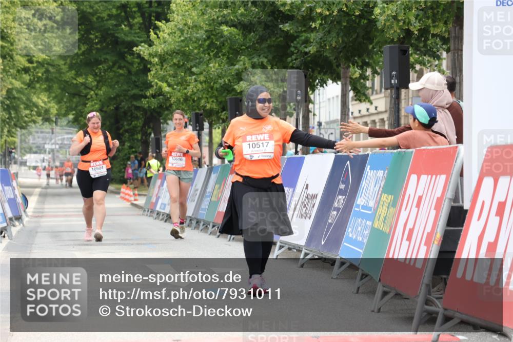 15.06.2025 - REWE Women's Run Strokosch-Dieckow http://msf.ph/oto/7931011 15.06.2025 10:28:13 Ziel 10517 meine-sportfotos.de