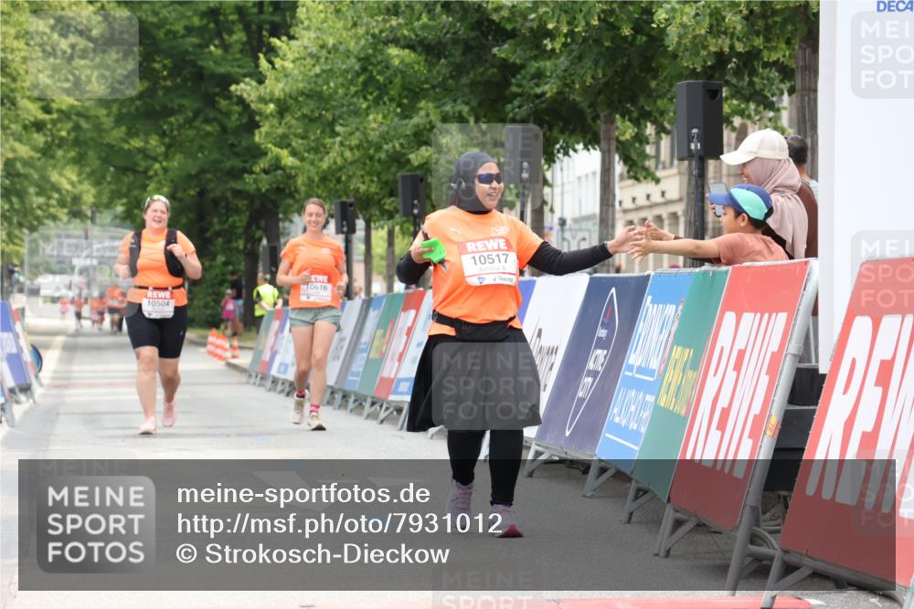 15.06.2025 - REWE Women's Run Strokosch-Dieckow http://msf.ph/oto/7931012 15.06.2025 10:28:13 Ziel 10517 meine-sportfotos.de
