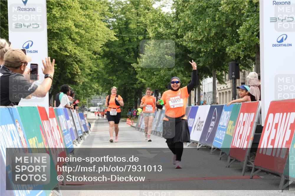 15.06.2025 - REWE Women's Run Strokosch-Dieckow http://msf.ph/oto/7931013 15.06.2025 10:28:14 Ziel 10517 meine-sportfotos.de