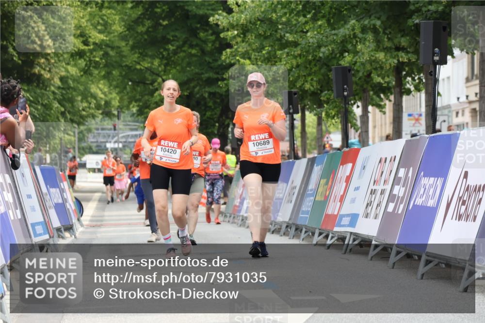 15.06.2025 - REWE Women's Run Strokosch-Dieckow http://msf.ph/oto/7931035 15.06.2025 10:29:10 Ziel  meine-sportfotos.de