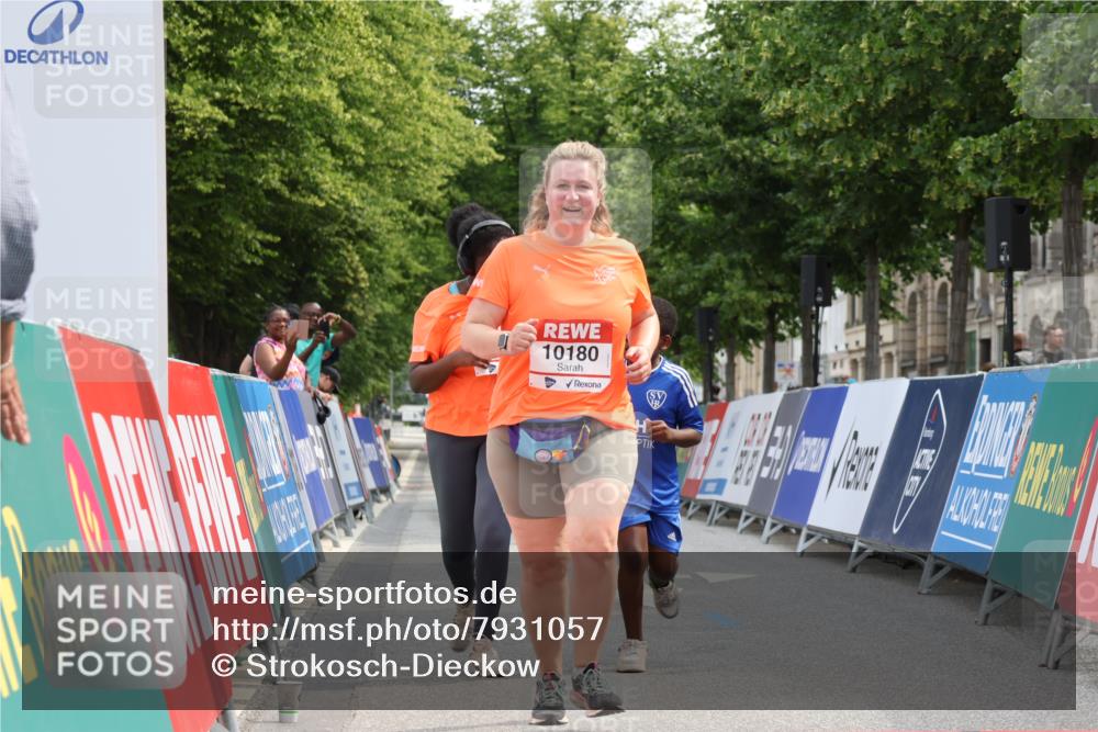 15.06.2025 - REWE Women's Run Strokosch-Dieckow http://msf.ph/oto/7931057 15.06.2025 10:29:20 Ziel 10065, 10180, 10420, 10689 meine-sportfotos.de