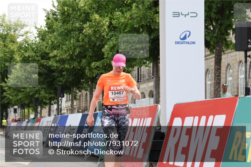 15.06.2025 - REWE Women's Run Strokosch-Dieckow http://msf.ph/oto/7931072 15.06.2025 10:29:32 Ziel 10467 meine-sportfotos.de