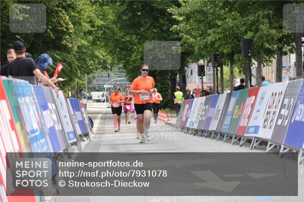 15.06.2025 - REWE Women's Run Strokosch-Dieckow http://msf.ph/oto/7931078 15.06.2025 10:29:38 Ziel 10467 meine-sportfotos.de