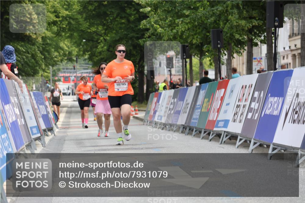 15.06.2025 - REWE Women's Run Strokosch-Dieckow http://msf.ph/oto/7931079 15.06.2025 10:29:41 Ziel  meine-sportfotos.de