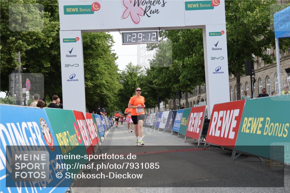 15.06.2025 - REWE Women's Run Strokosch-Dieckow http://msf.ph/oto/7931085 15.06.2025 10:29:50 Ziel 10576, 10785 meine-sportfotos.de