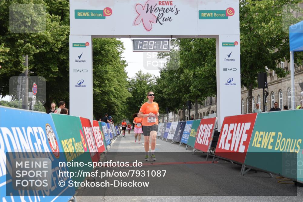 15.06.2025 - REWE Women's Run Strokosch-Dieckow http://msf.ph/oto/7931087 15.06.2025 10:29:51 Ziel 10576, 10785 meine-sportfotos.de