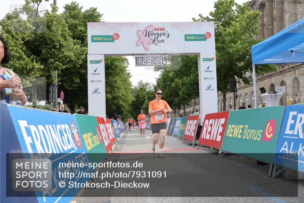 15.06.2025 - REWE Women's Run Strokosch-Dieckow http://msf.ph/oto/7931091 15.06.2025 10:29:52 Ziel 10576, 10785 meine-sportfotos.de