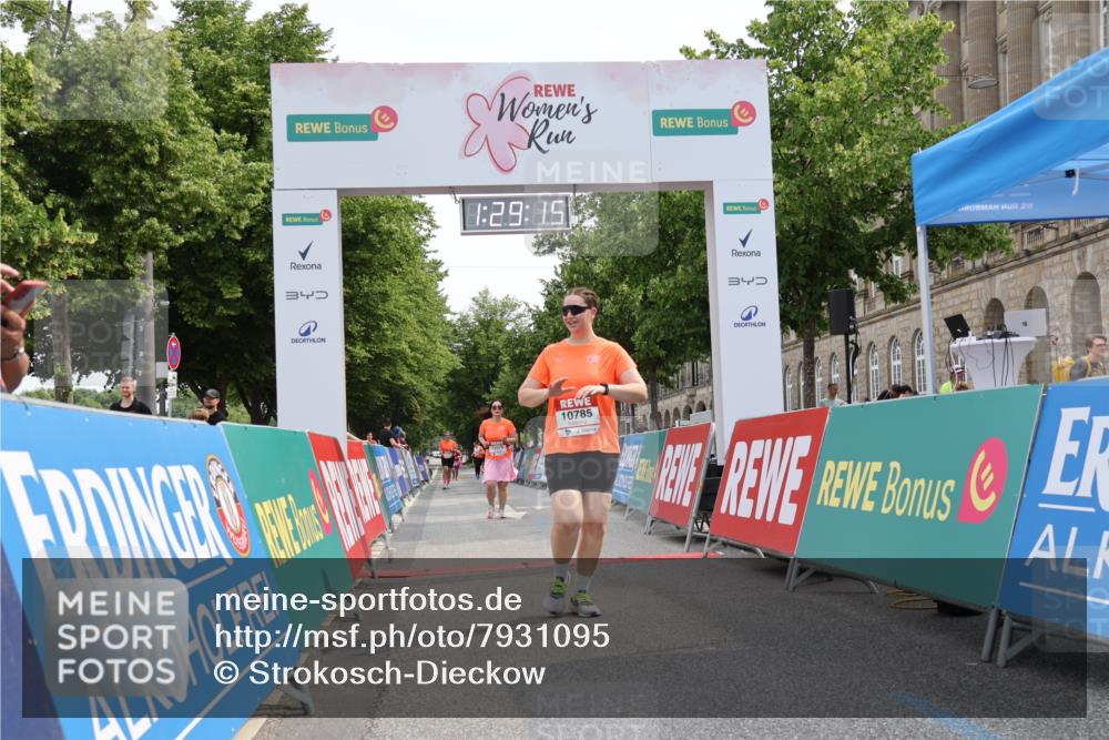 15.06.2025 - REWE Women's Run Strokosch-Dieckow http://msf.ph/oto/7931095 15.06.2025 10:29:53 Ziel 10576, 10785 meine-sportfotos.de