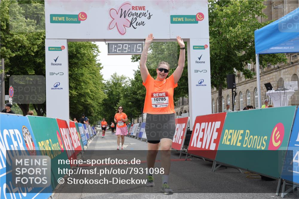 15.06.2025 - REWE Women's Run Strokosch-Dieckow http://msf.ph/oto/7931098 15.06.2025 10:29:54 Ziel 10576, 10785 meine-sportfotos.de